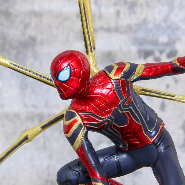 Фігурка людина павук на двигуні від літака spiderman (22см)