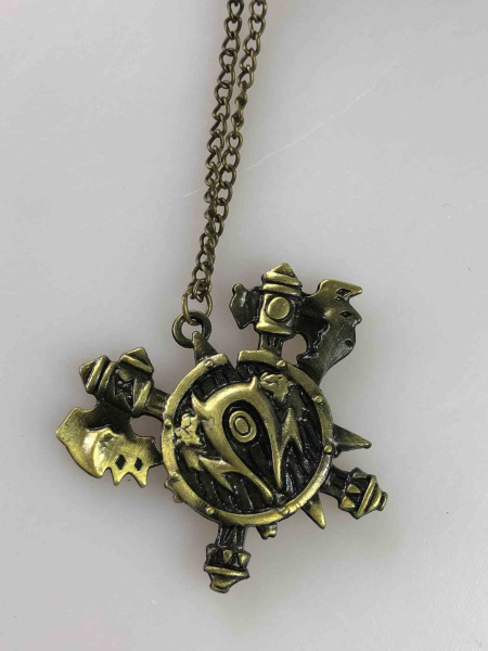 Амулет для геймерів з перехрещеними мечами — металевий кулон для геймінгу на ланцюжку