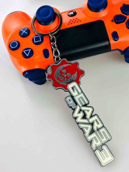 Металевий брелок Gears of War з логотипом COG