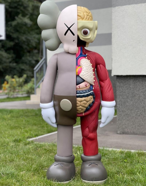Фигурка Kaws Flayed Companion Open Edition Brown - 130см Фигурка Kaws Flayed Companion Open Edition Brown - 130см