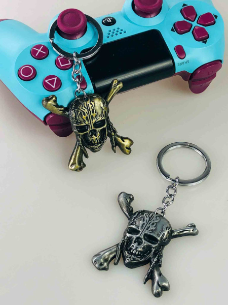 Ігровий брелок “Череп Пірата” — металевий брелок для геймерів, колір на вибір