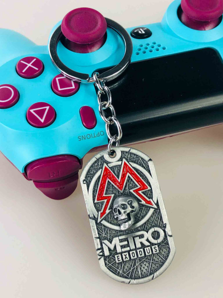 Брелок Metro Exodus — металевий геймерський брелок з логотипом гри