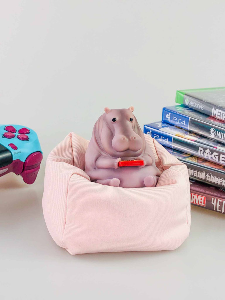 Фігурка Гіпопатама з джойстиком на подушці (10см)