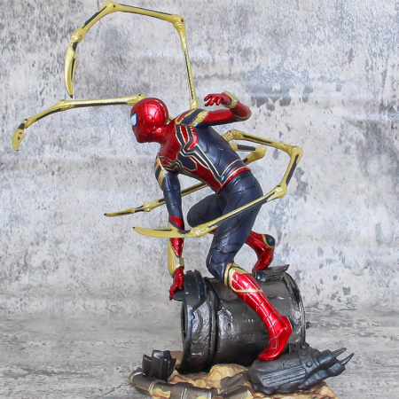 Фігурка людина павук на двигуні від літака spiderman (22см)