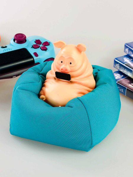 Фігурка Свинки з телефоном на подушці (10см)
