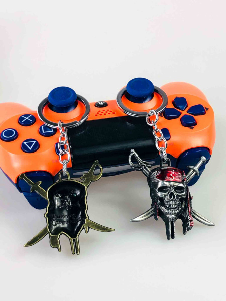 Ігровий брелок Піратський Череп з мечами – металевий брелок для геймера