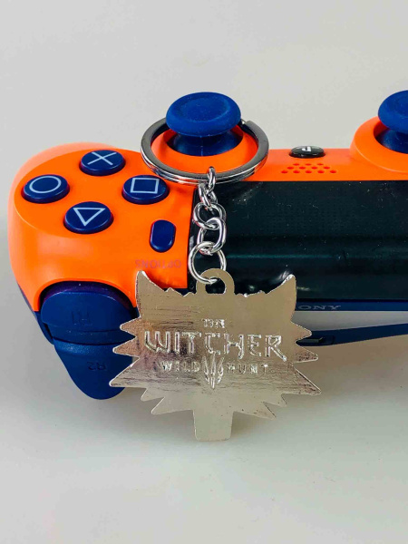 Брелок The Witcher — Медальйон Школи Вовка (Wolf School Medallion), металевий