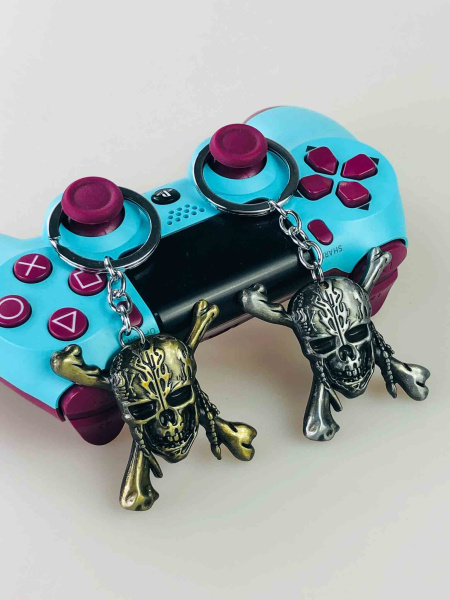 Ігровий брелок “Череп Пірата” — металевий брелок для геймерів, колір на вибір