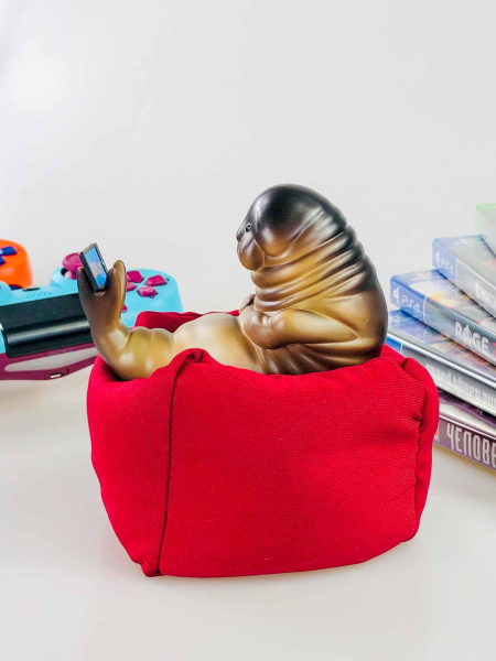 Фігурка Морського Котика з телефоном на подушці (10см)