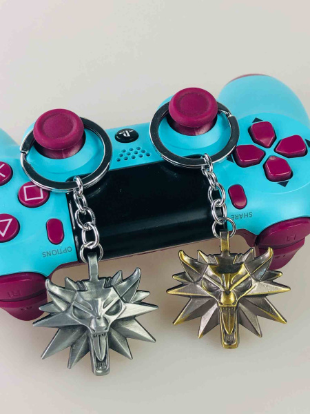 Брелок “Медальйон Школи Вовка” The Witcher (срібло / золото)