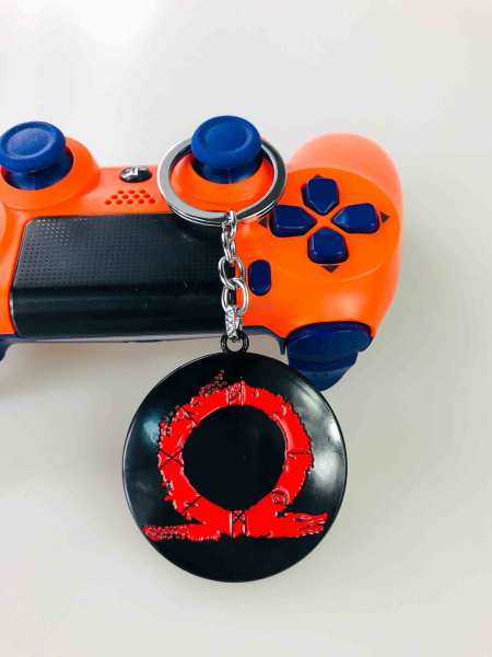 Брелок God of War (символ Омега), металевий — колір на вибір