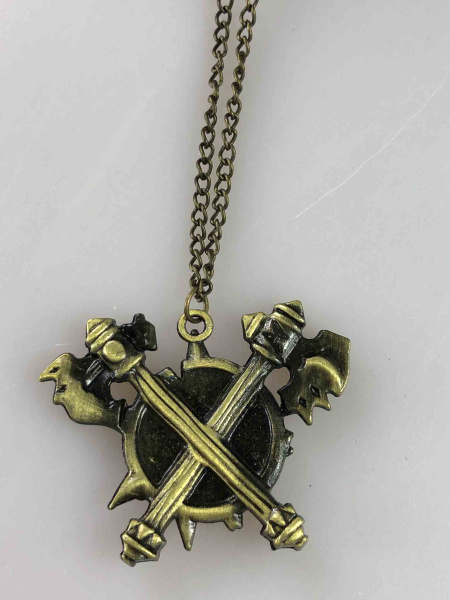Амулет для геймерів з перехрещеними мечами — металевий кулон для геймінгу на ланцюжку