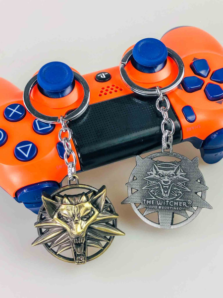 Ігровий брелок The Witcher «Медальйон Вовка» металевий (срібний / бронзовий)