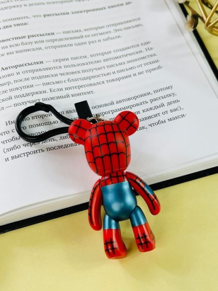 Брелок Bearbrick Человек Паук (Красный)