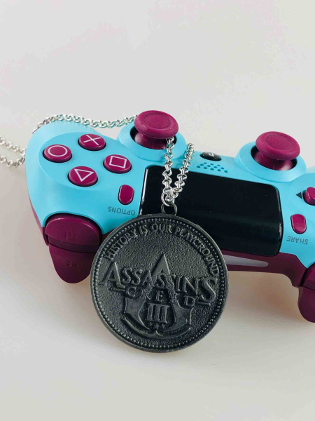Кулон Assassin’s Creed III — медальйон геймера