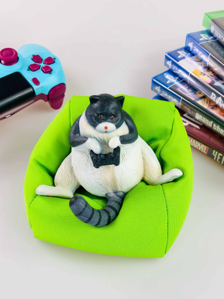 Фігурка Котана з джойстиком на подушці (10см)