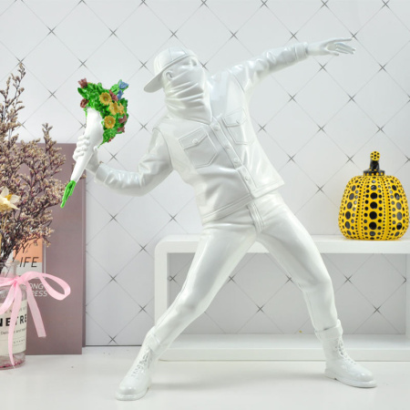 Статуетка Бэнкси banksy Кидання квітів Біла (Фігурка) Статуетка Бэнкси banksy Кидання квітів Біла (Фігурка)