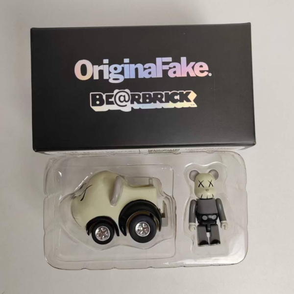 Набір фігурок і автомобіля KAWS x Bearbrick x Takara Tomy Choro-Q коричневий (5 см)