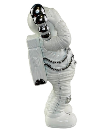 Kaws Holiday Space фигурка космонавта белая с серебром 30 см