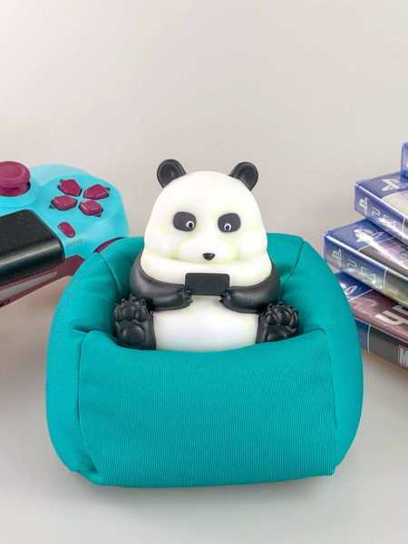 Фігурка Панди з телефоном на подушці (10см)