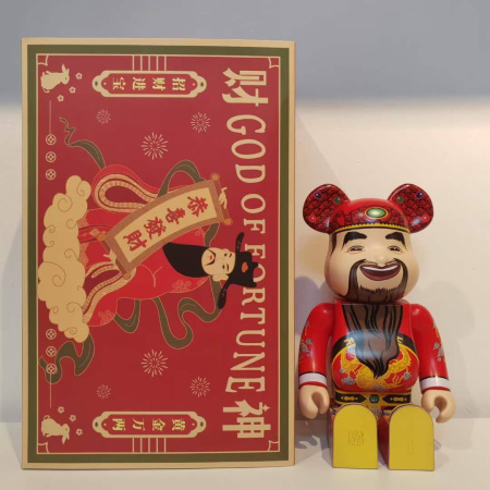 Bearbrick God of Wealth (Фігурка Бог багатства) червоний 400% (28см)