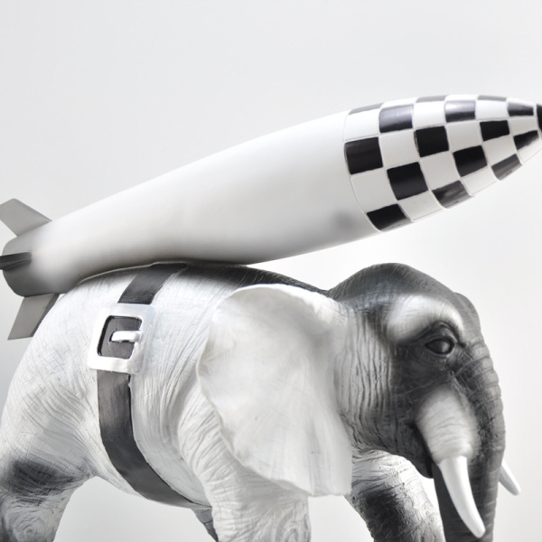 Художня скульптура Banksy, статуя слона зі смоли