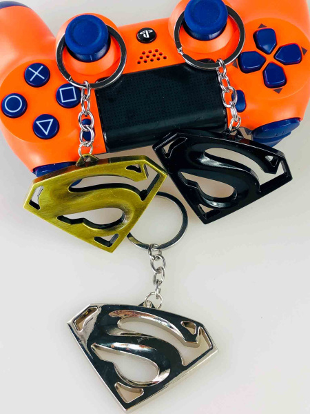 Металевий брелок Superman (Супермен) — культовий аксесуар для фанатів DC Comics